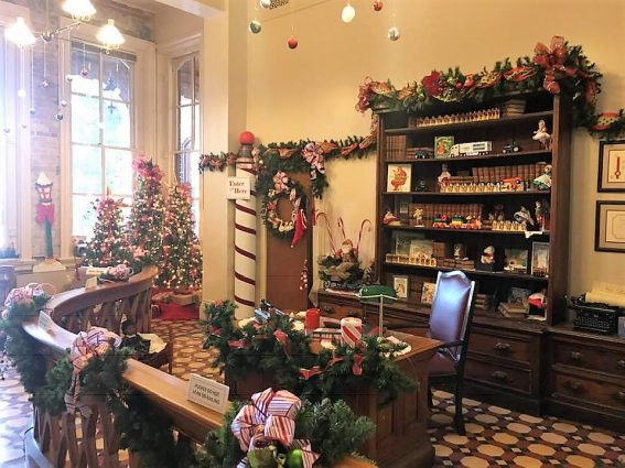 Gallery 2 - Historic Courthouse Holiday Tours
